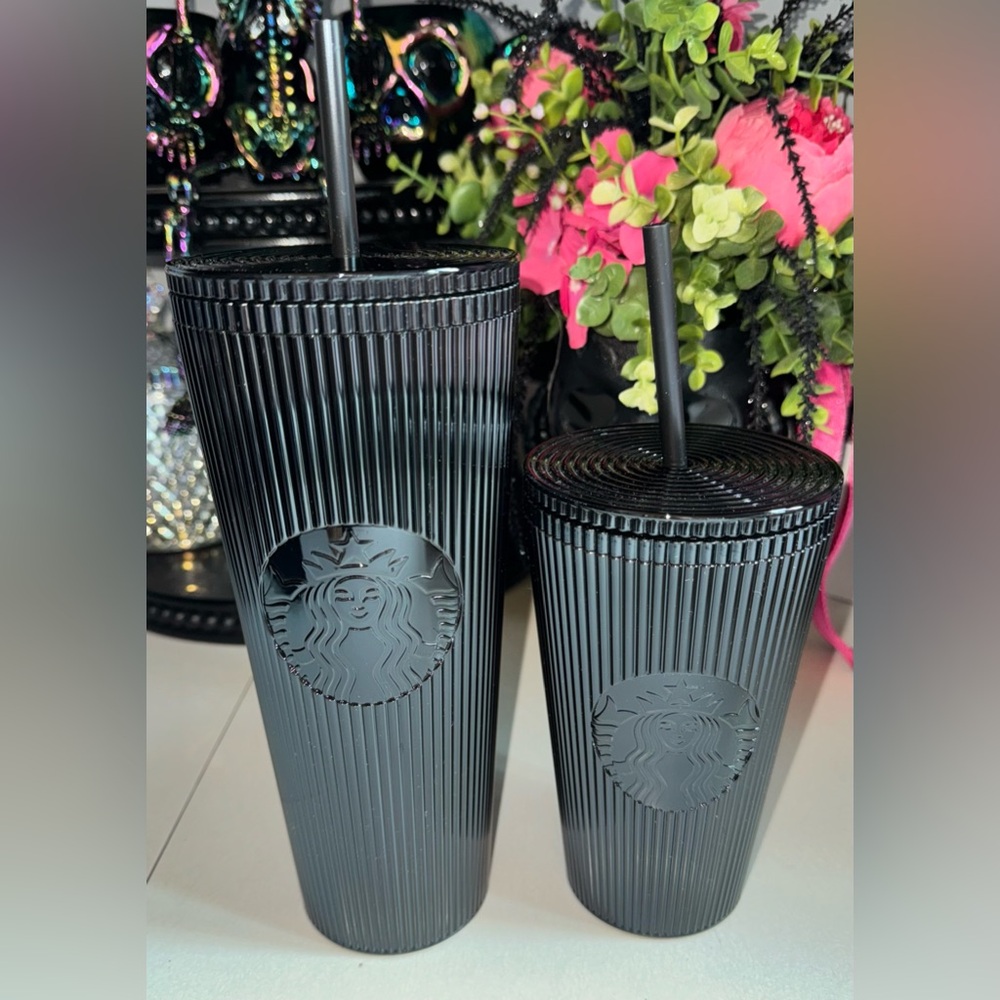 ✨🆕 Starbucks Black Pleated Metallic Plastic Cold Cups - 24 fl oz & 16 fl oz